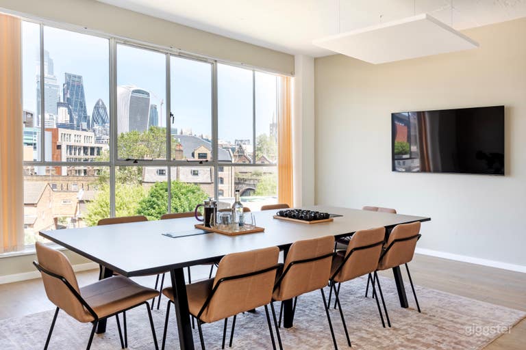  Meeting Room with City Views 