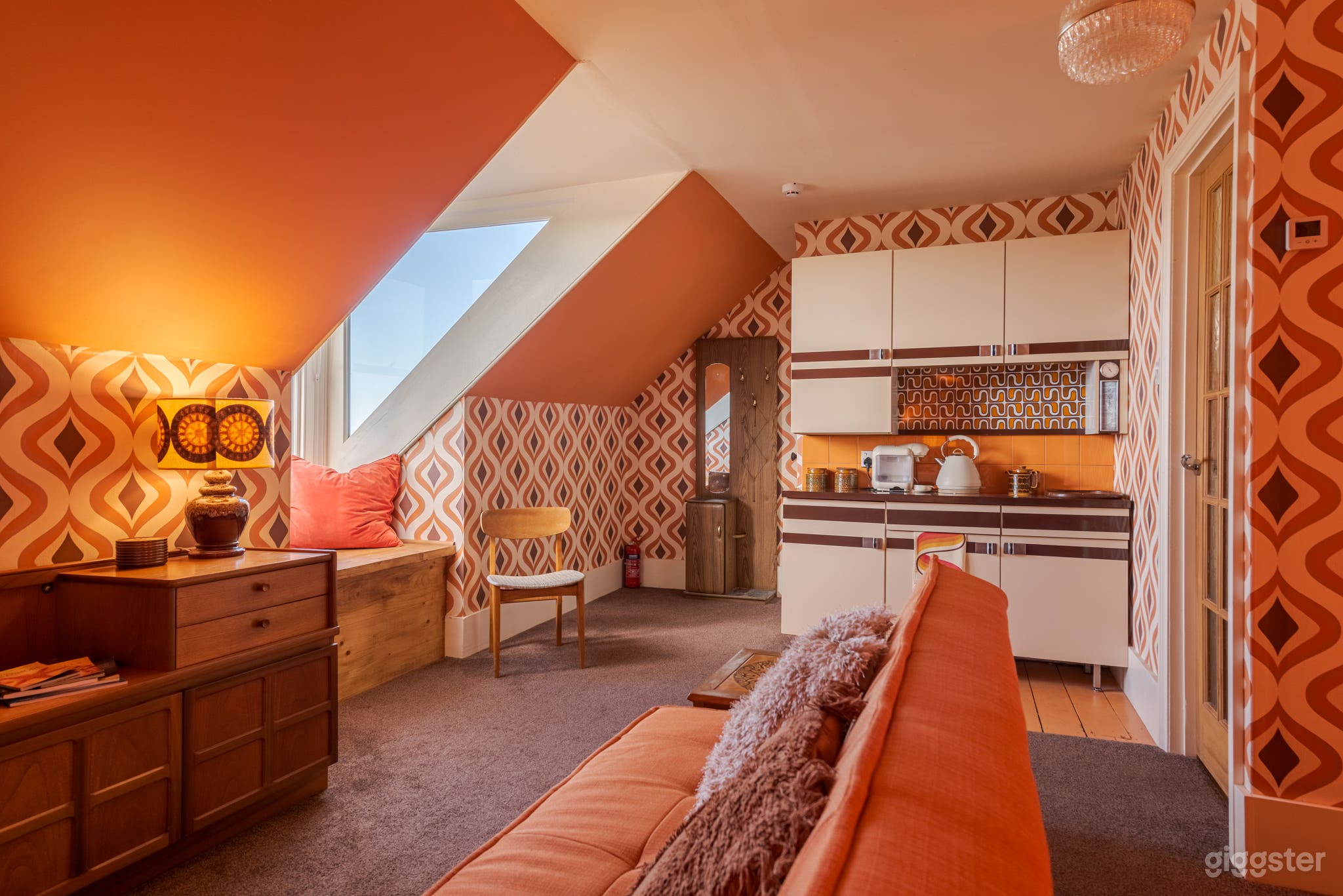 Four Storey Town House in Margate Next to Beach Photo 1