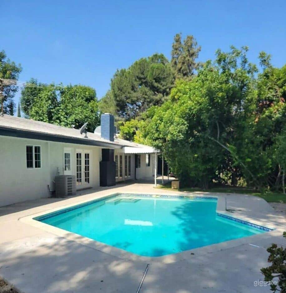 Mid-Century Ranch Pool Retreat Photo 4