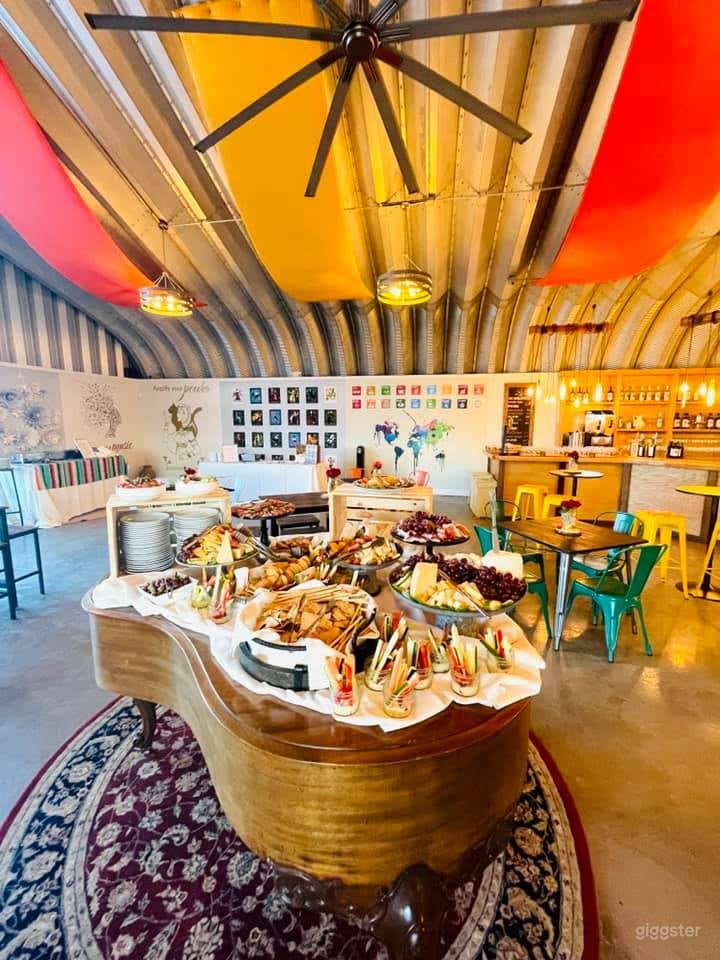 Charming Indoor Space in Newtown Photo 4