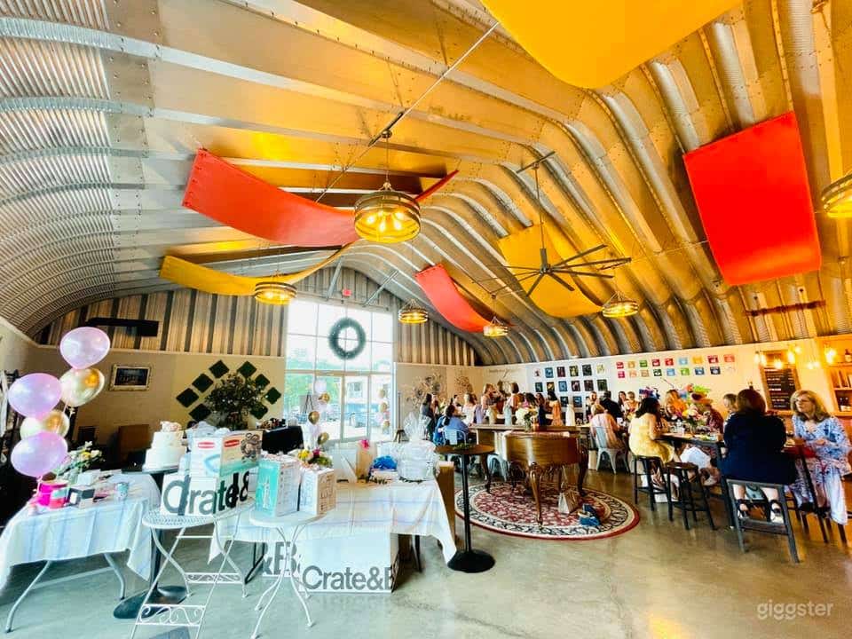 Charming Indoor Space in Newtown Photo 2