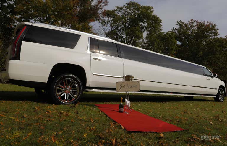  Cadillac Escalade Limousine 