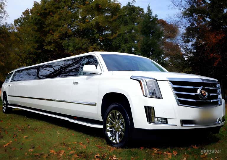  Cadillac Escalade Limousine 