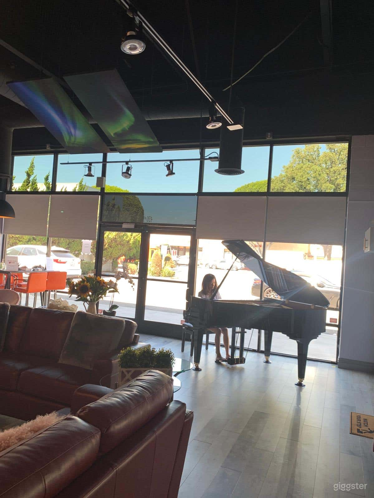 Studio/lounge/business/meetings for event rentals Photo 3