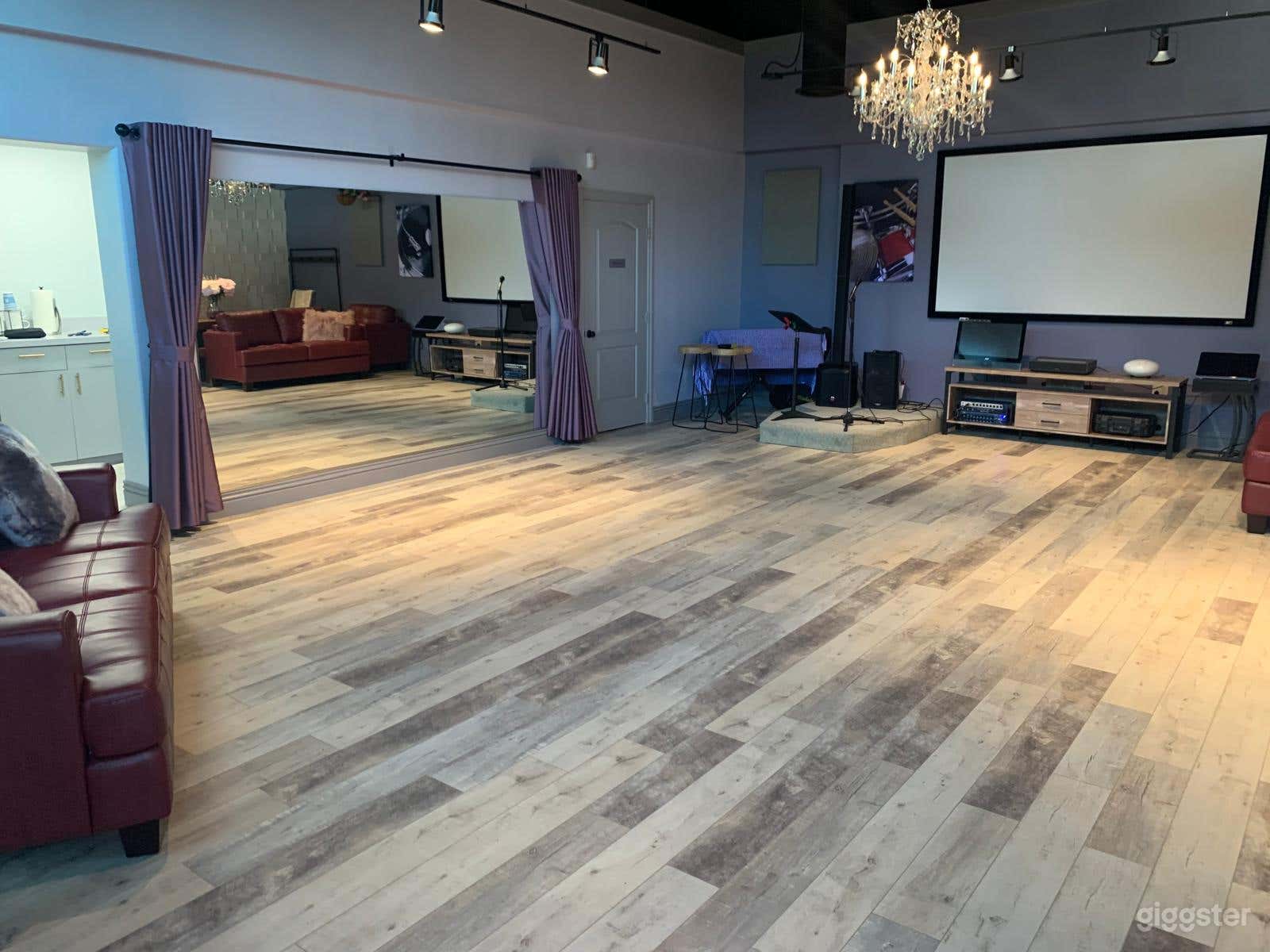 Studio/lounge/business/meetings for event rentals Photo 1