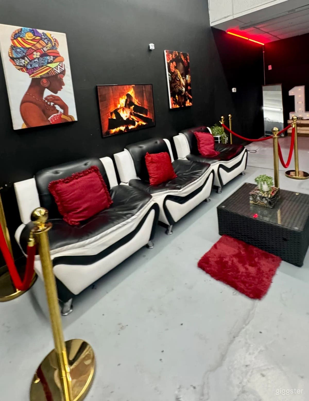 Premium Podcasting Lounge Photo 3