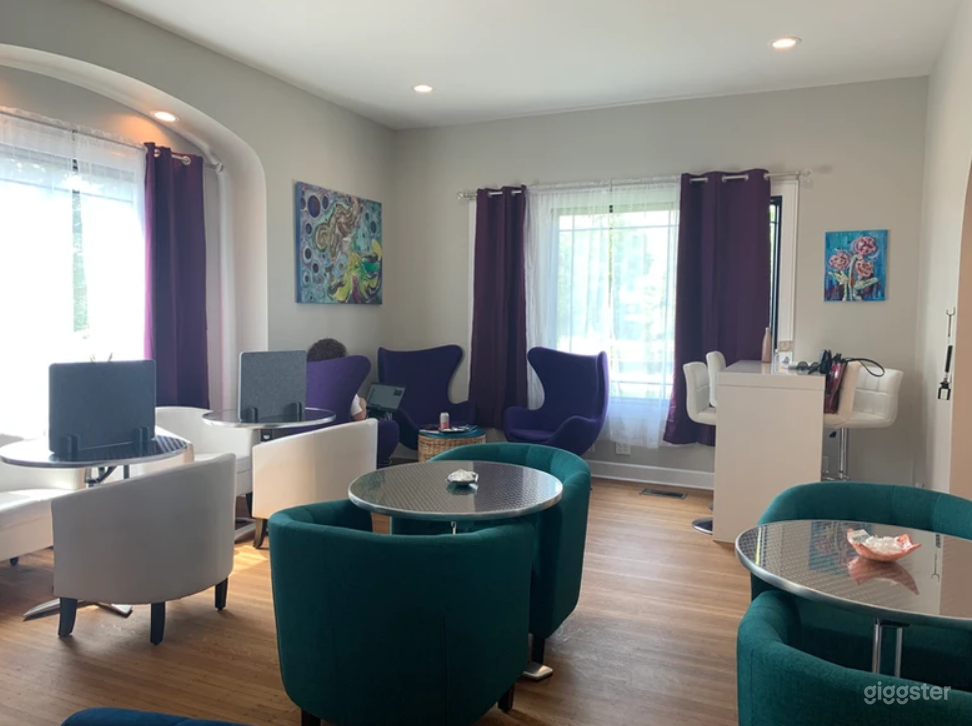 Front Mansion  Photo 1