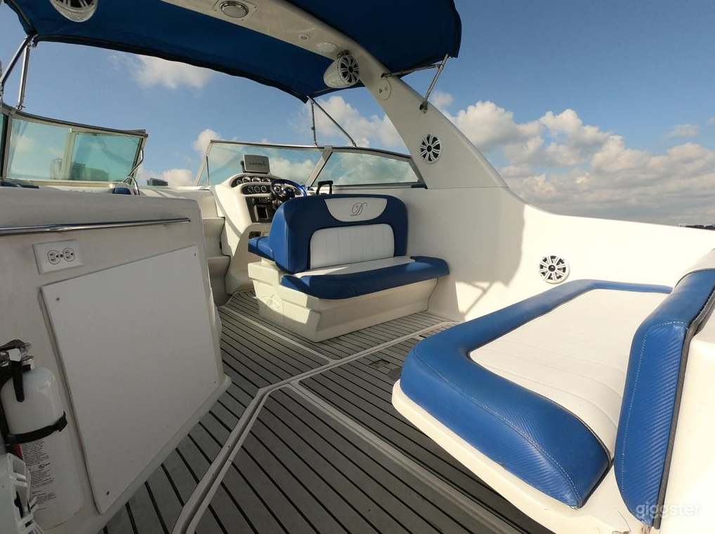 Lovely 32ft Monterey Party Boat Space Events Photo 2