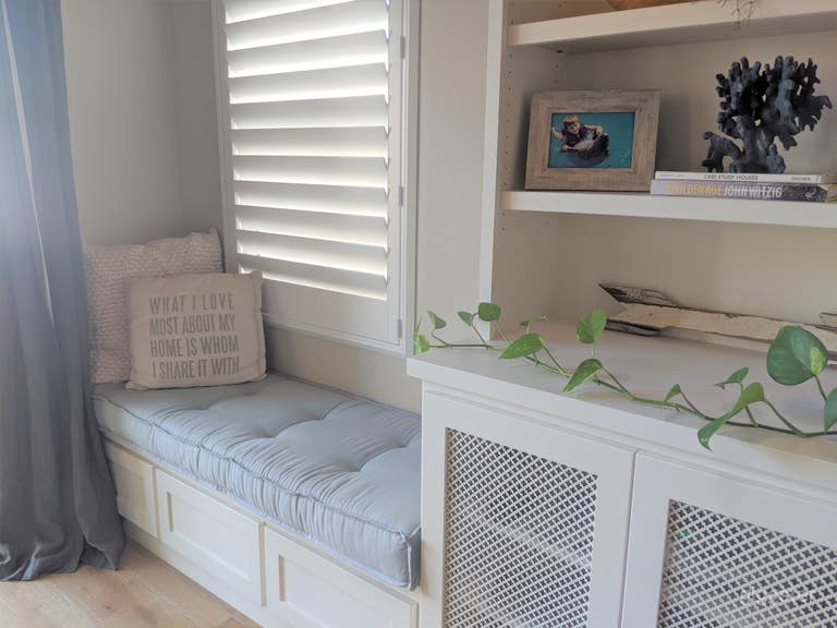  Bright Beach Bungalow with Retro & Modern Touches 