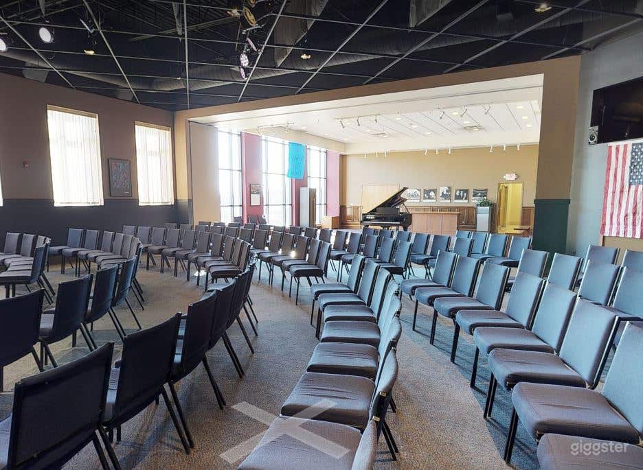 Performance Hall Inside A Piano Gallery  Photo 3