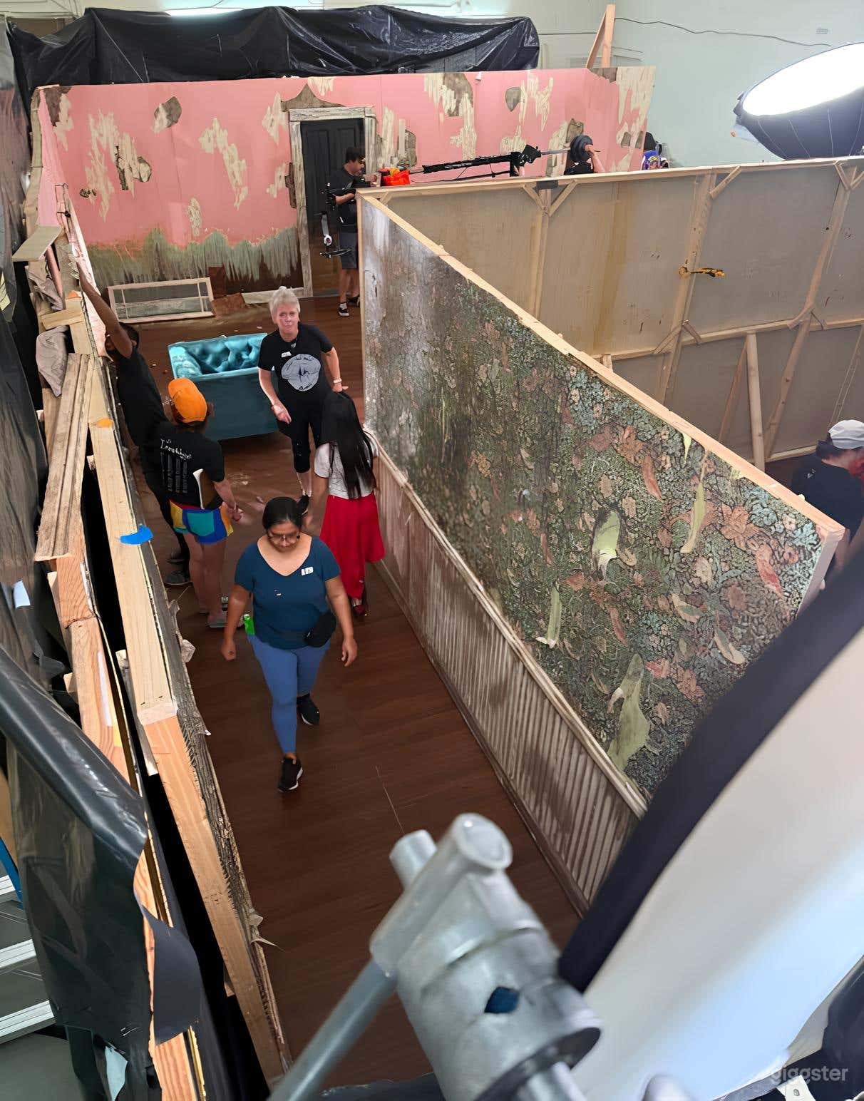 Open Production Space in Glendale w/ Bay Door and Parking Photo 4