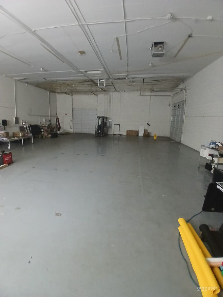  Espacio de Producción Abierto en Peoria con Puerta de Bahía y Estacionamiento Fácil 