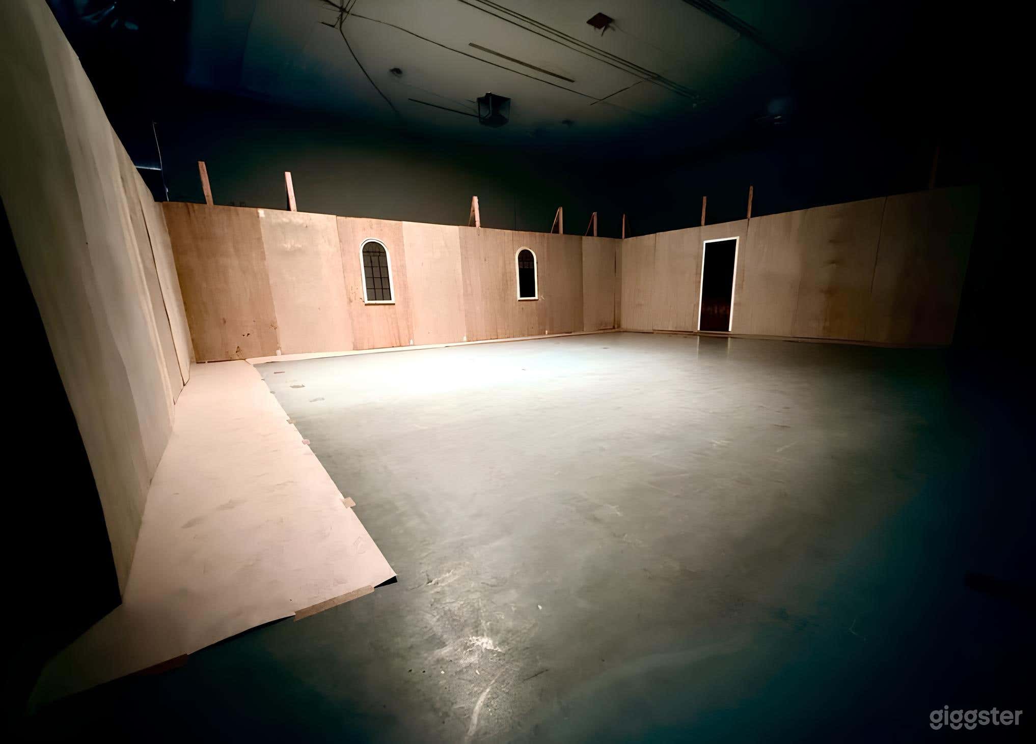 Open Production Space in Glendale w/ Bay Door and Parking Photo 1