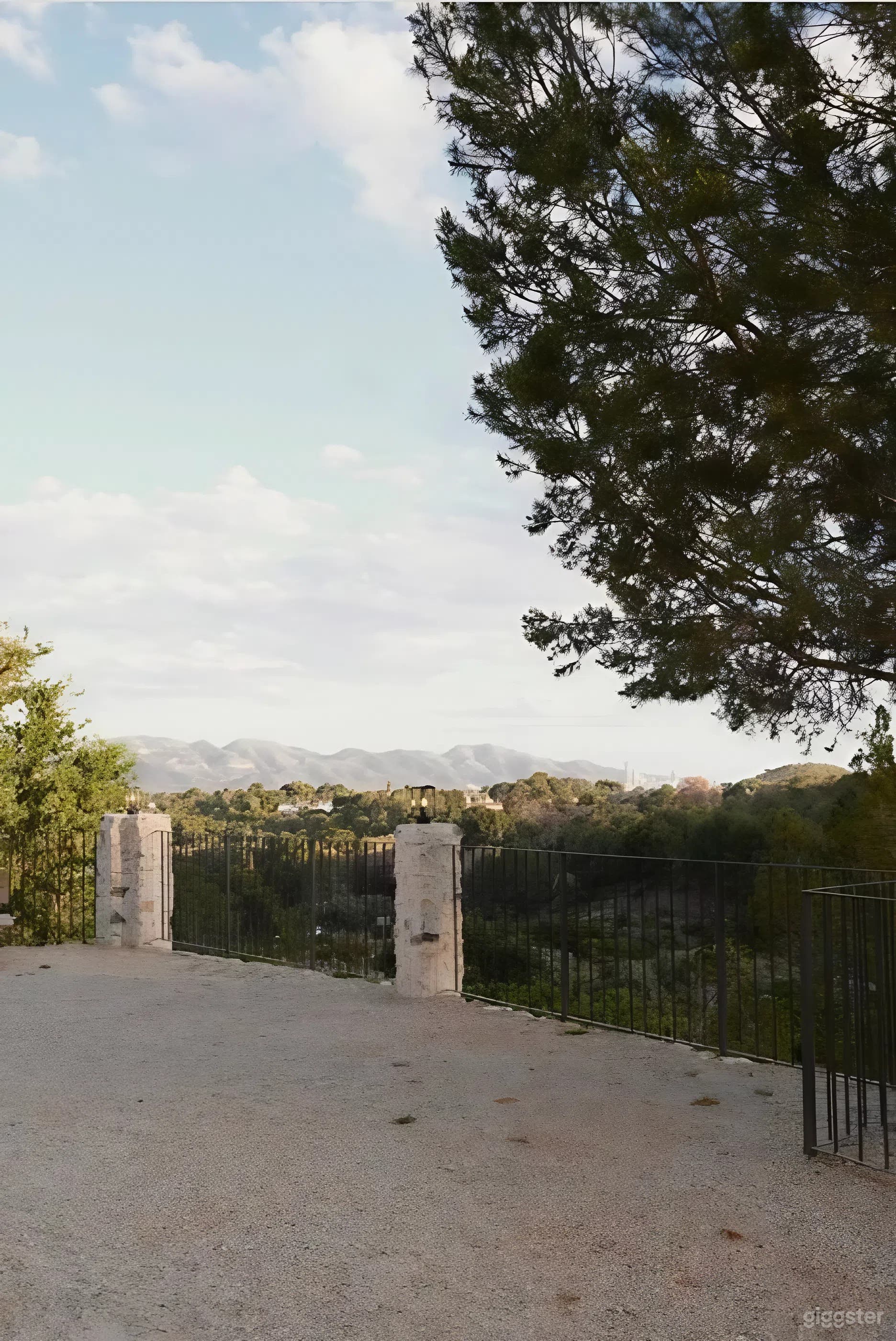 Terraza Panorámica — Terraza al Aire Libre con Vistas a la Montaña Foto 2