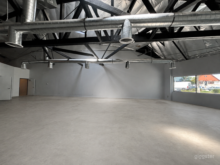  Lugar Industrial en WeHo con Fachada Comercial 