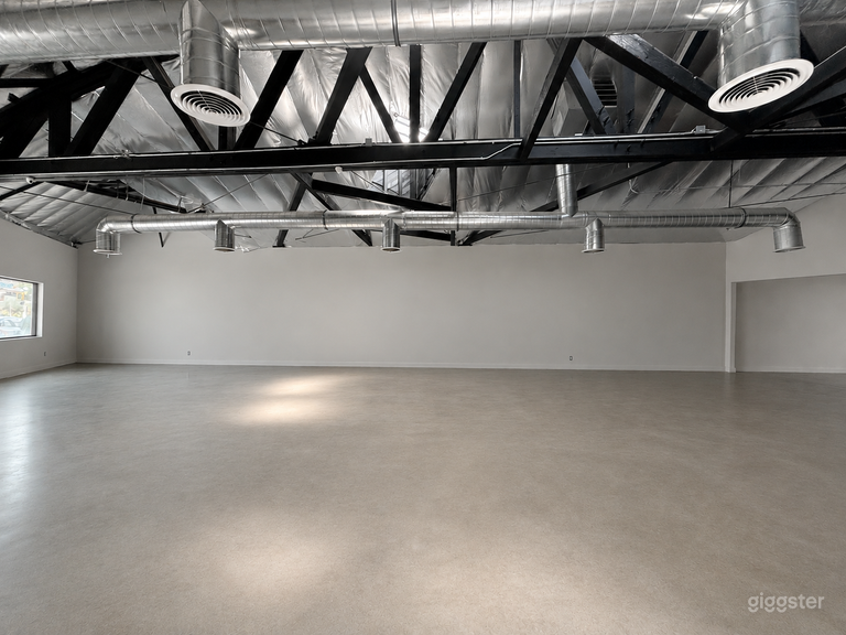  Lugar Industrial en WeHo con Fachada Comercial 