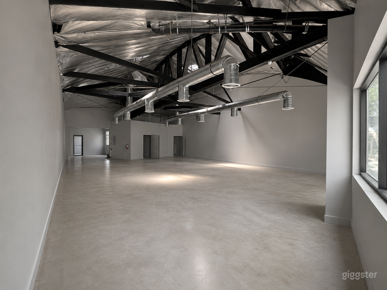  Lugar Industrial en WeHo con Fachada Comercial 