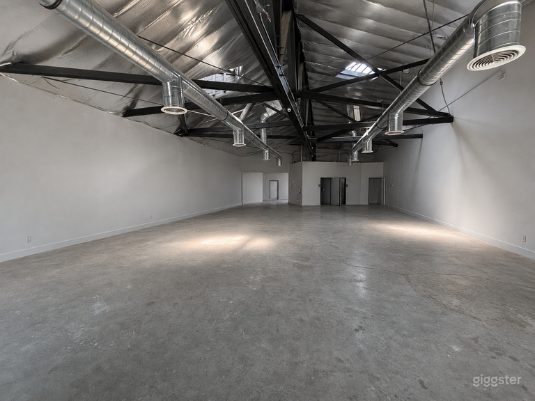  Lugar Industrial en WeHo con Fachada Comercial 