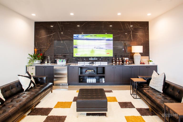  20&#x27; x 10&#x27; Furnished Lounge Area  