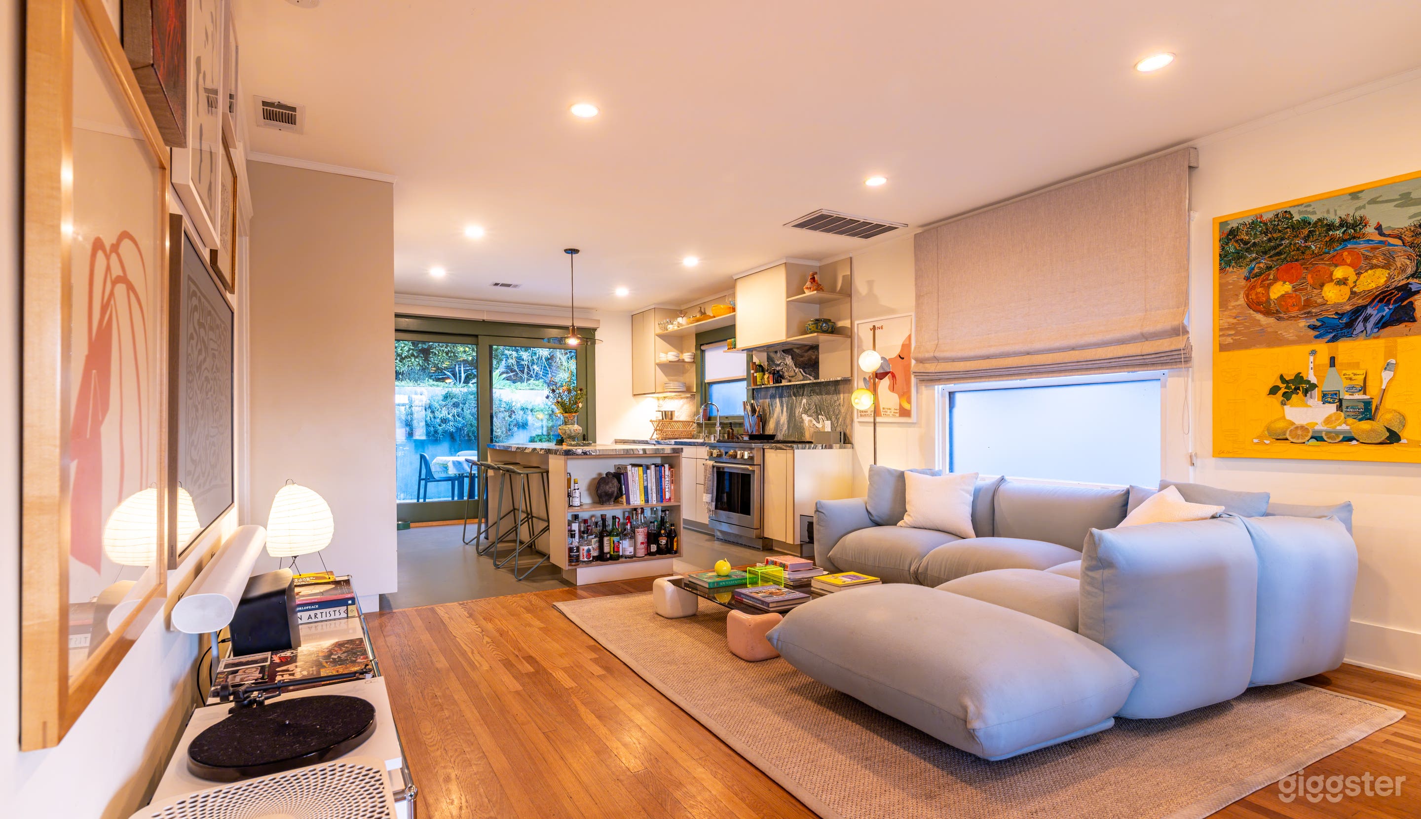 FilmFriendly Modern Home · Soft Daylight &amp; Multiple Angles Photo 4