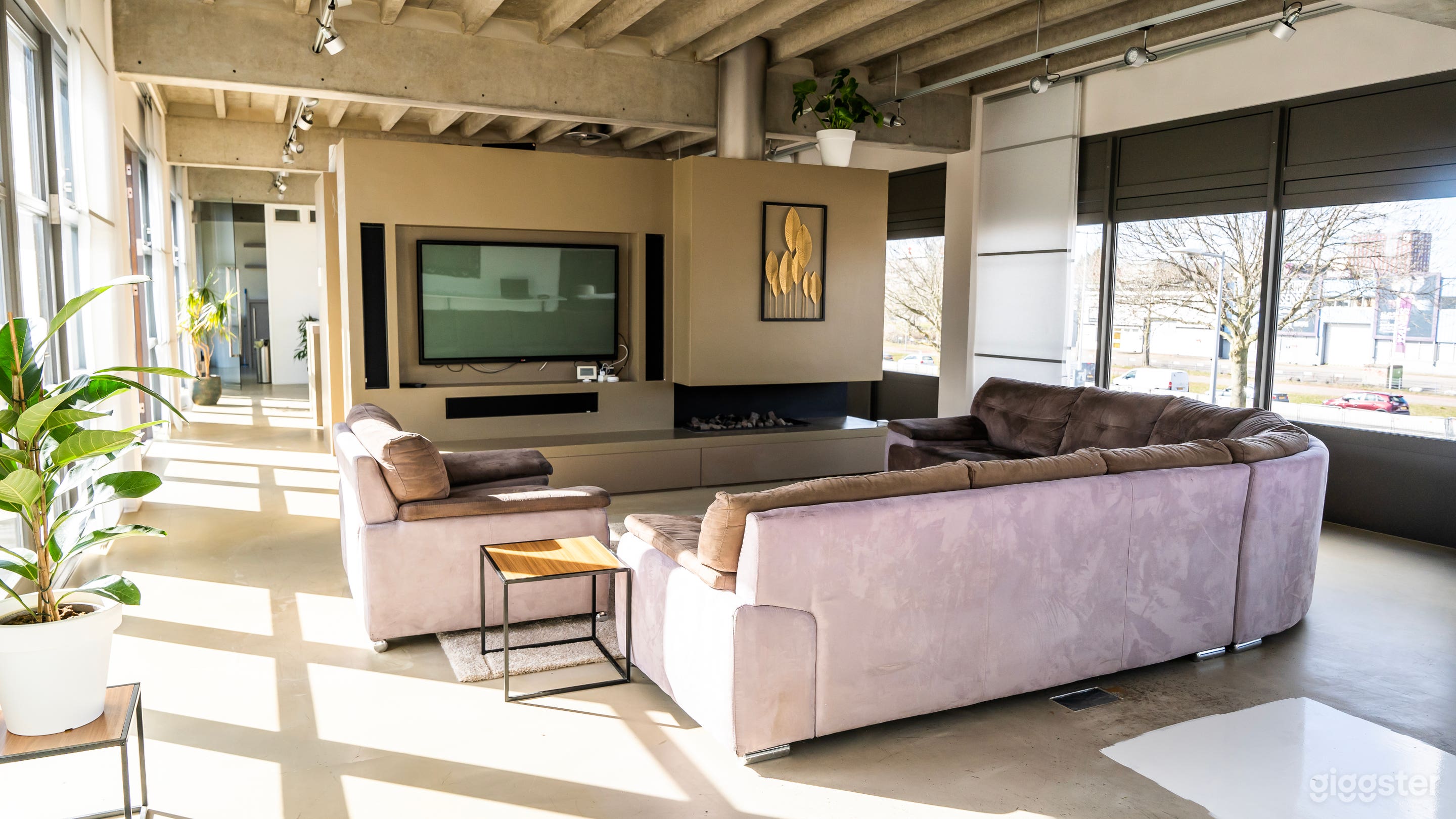 Loft - Lounge photo 3