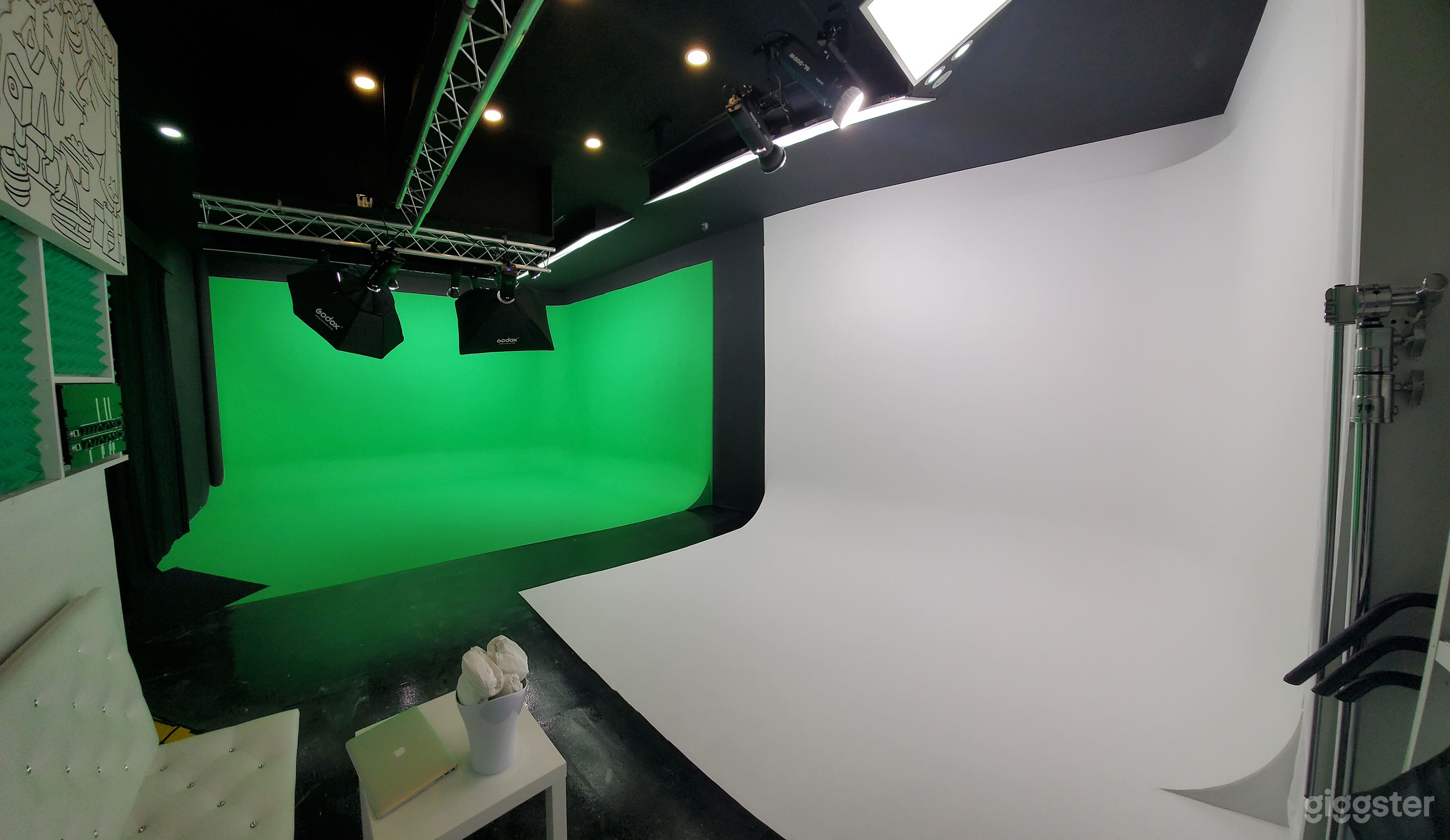 Green Screen and White CYC Studio in Brooklyn Photo 1