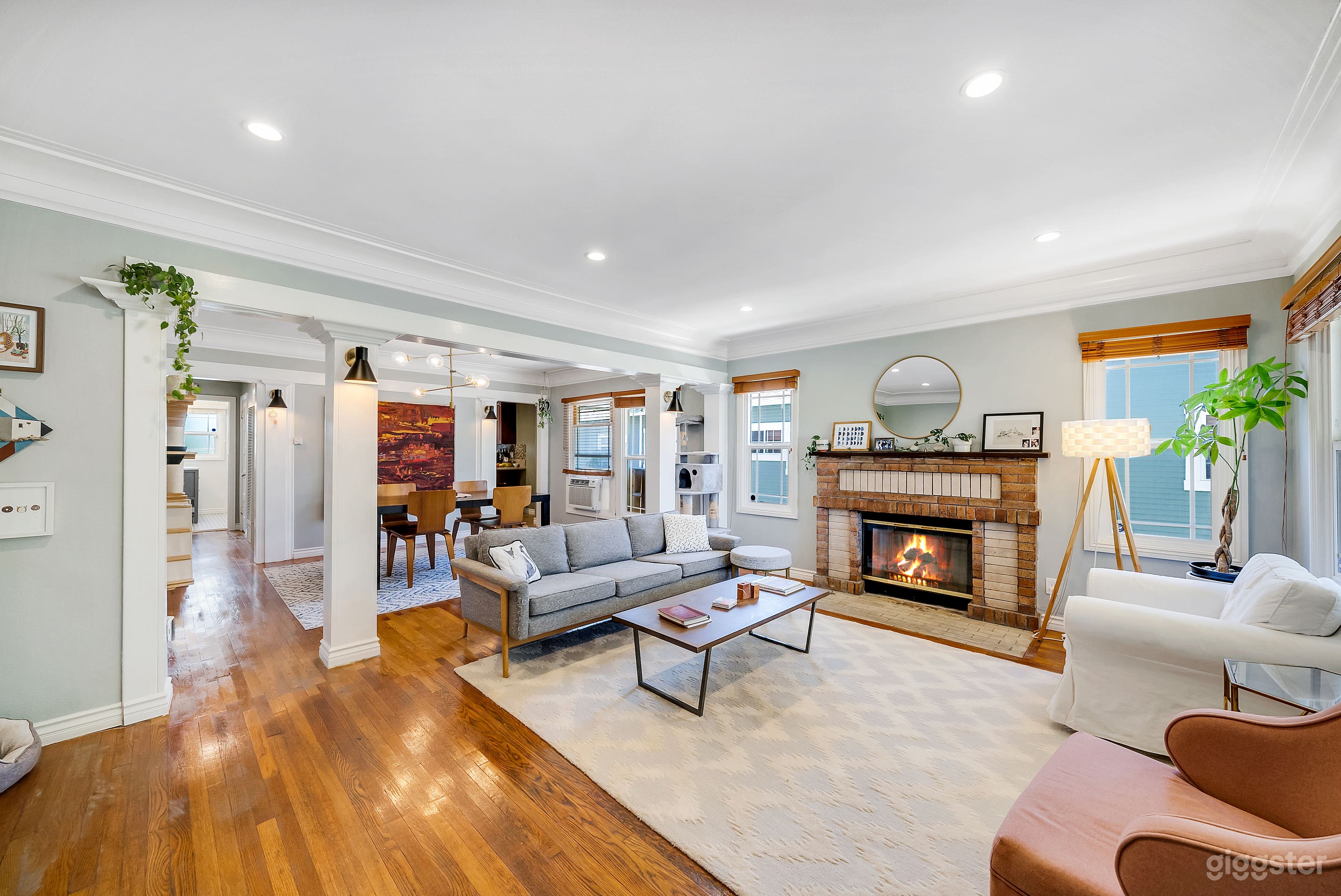 SUNLIT TERRACOTTA CRAFTSMAN HOME Photo 3