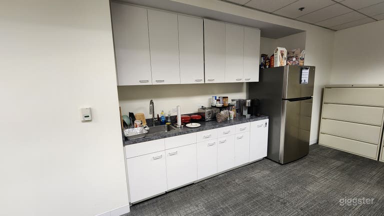  Rare Office Building – Prime Filming Location in Glendale 