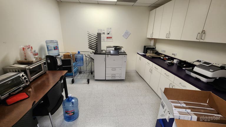  Rare Office Building – Prime Filming Location in Glendale 