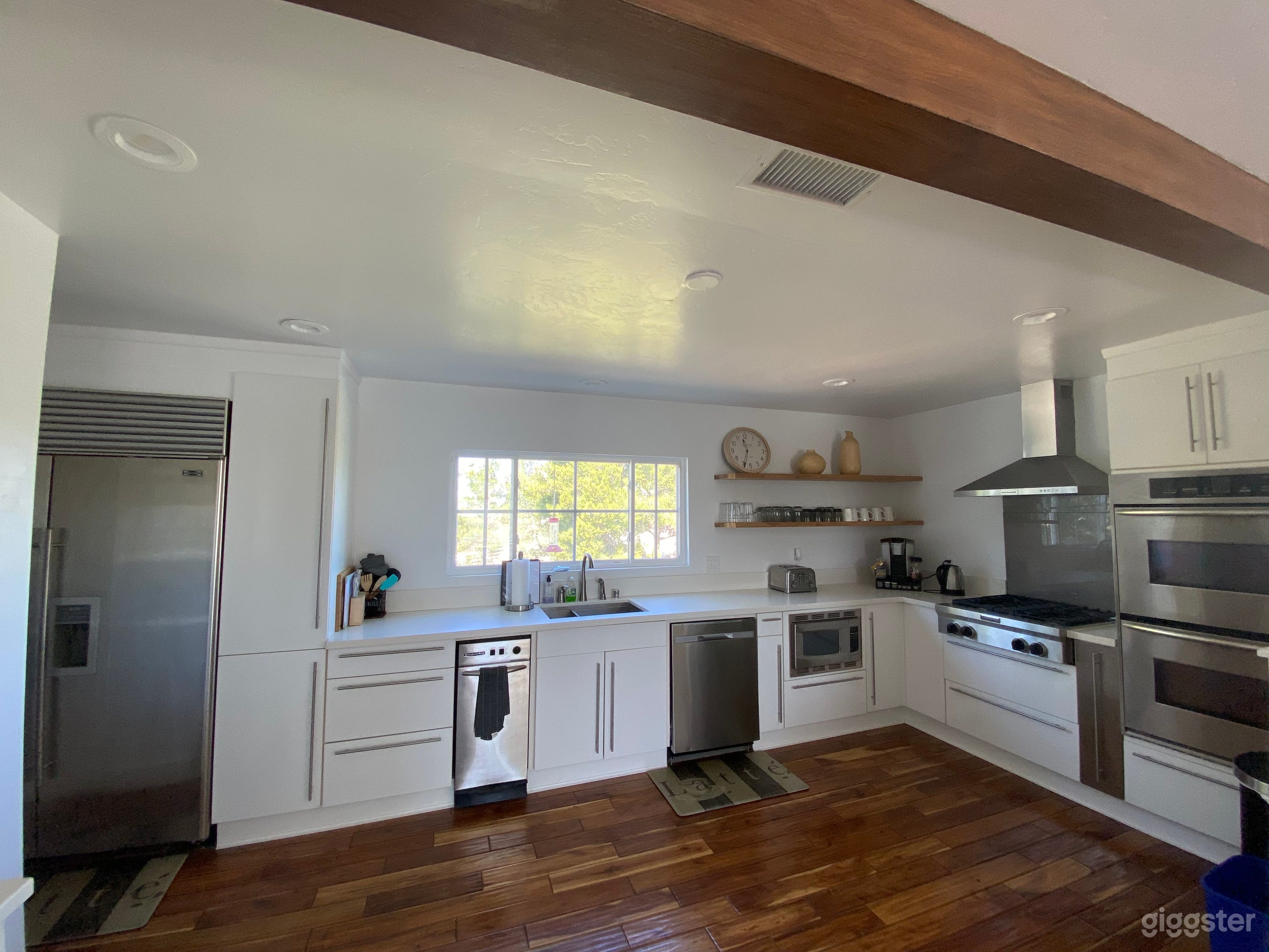 Private Modern Barn with Vineyard and Motocross Tracks Photo 3