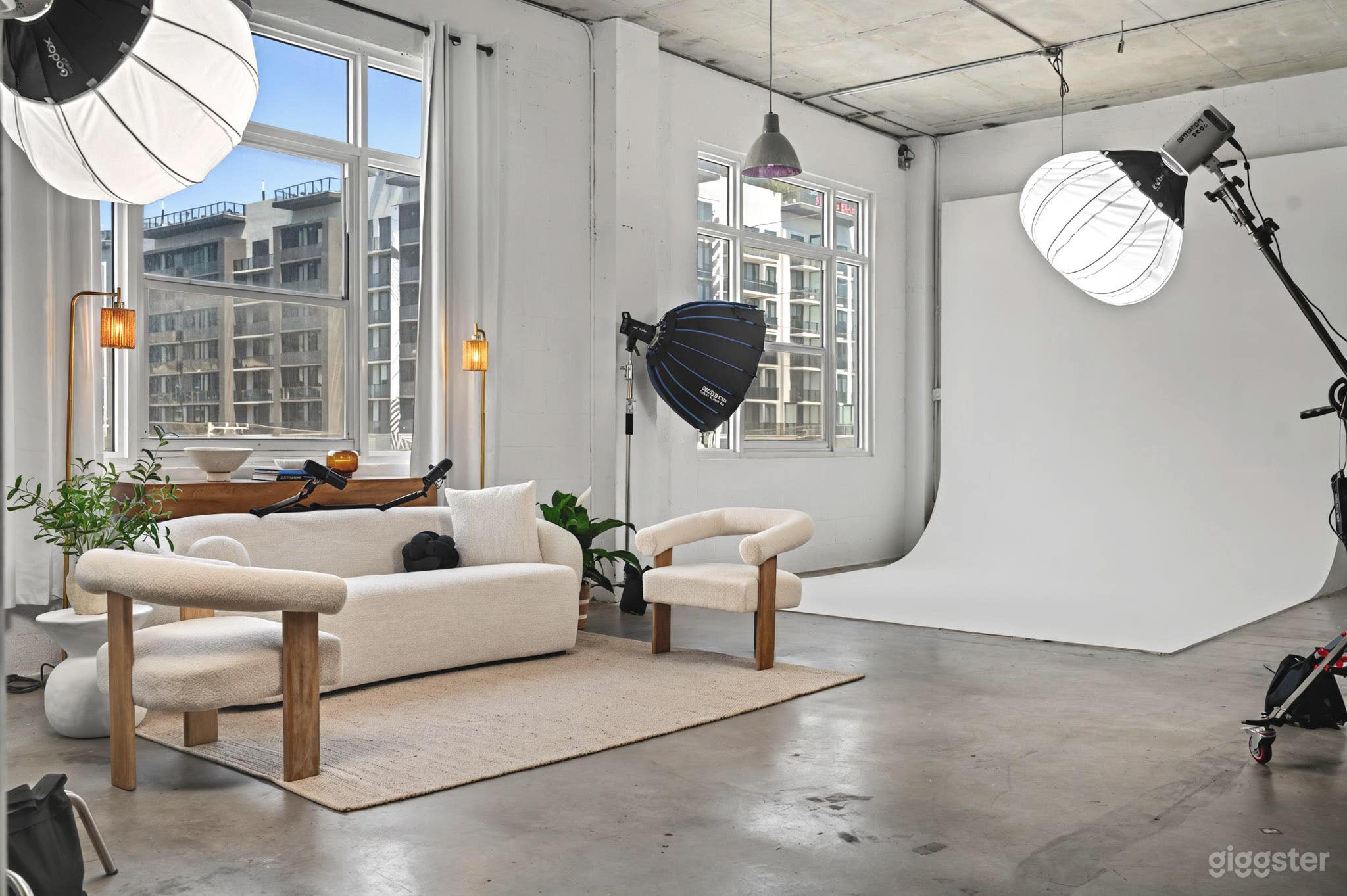 Fully Equipped Content Studio in Miami Photo 4