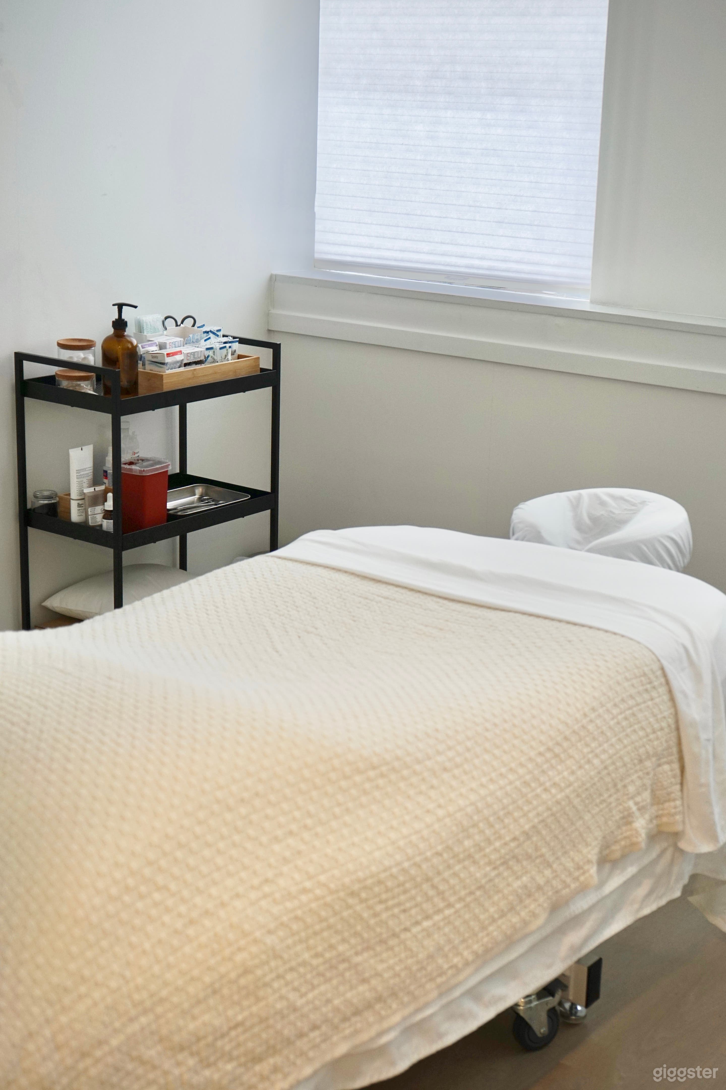 Pristine Treatment Room Photo 4