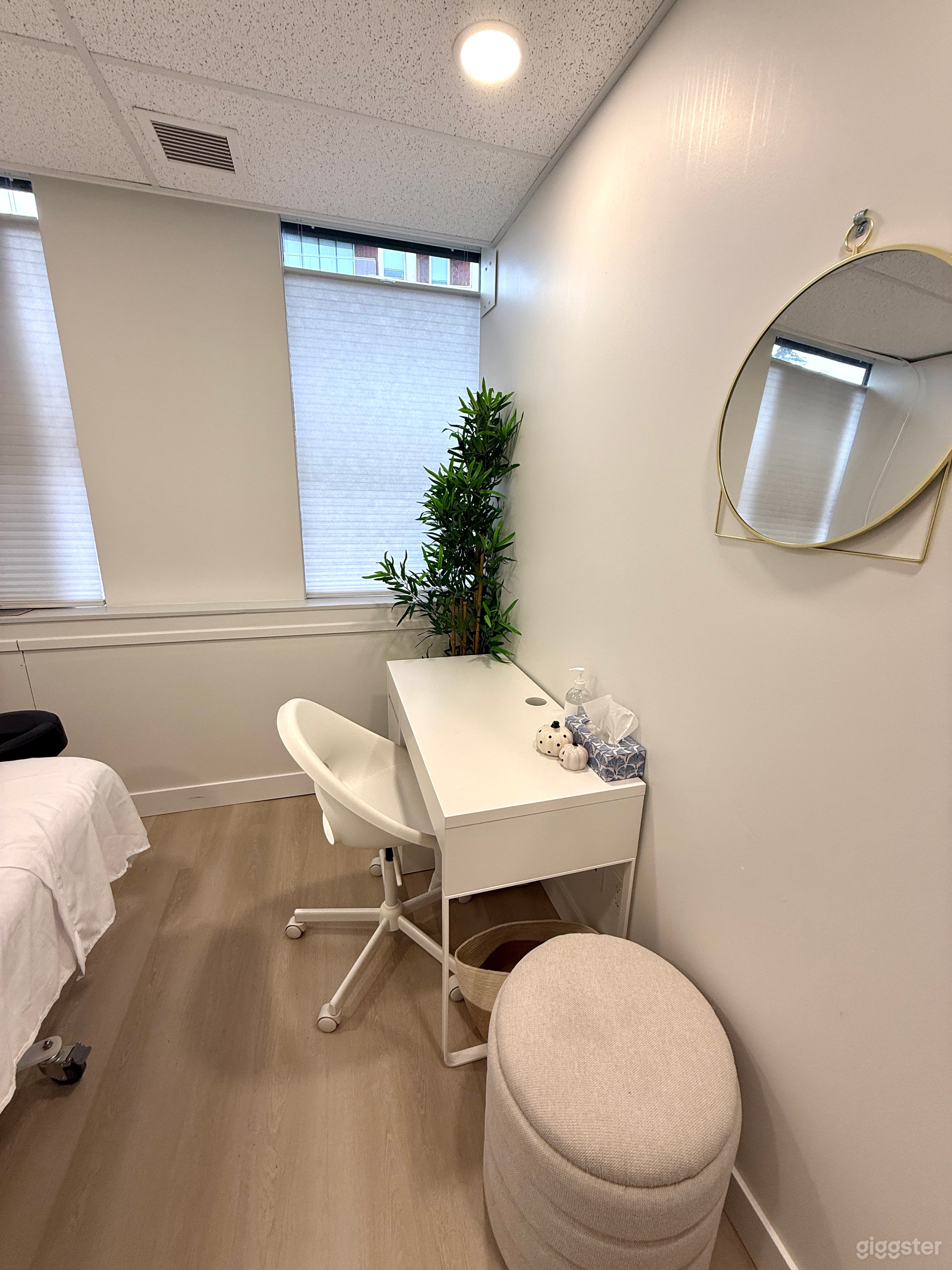 Pristine Treatment Room Photo 3
