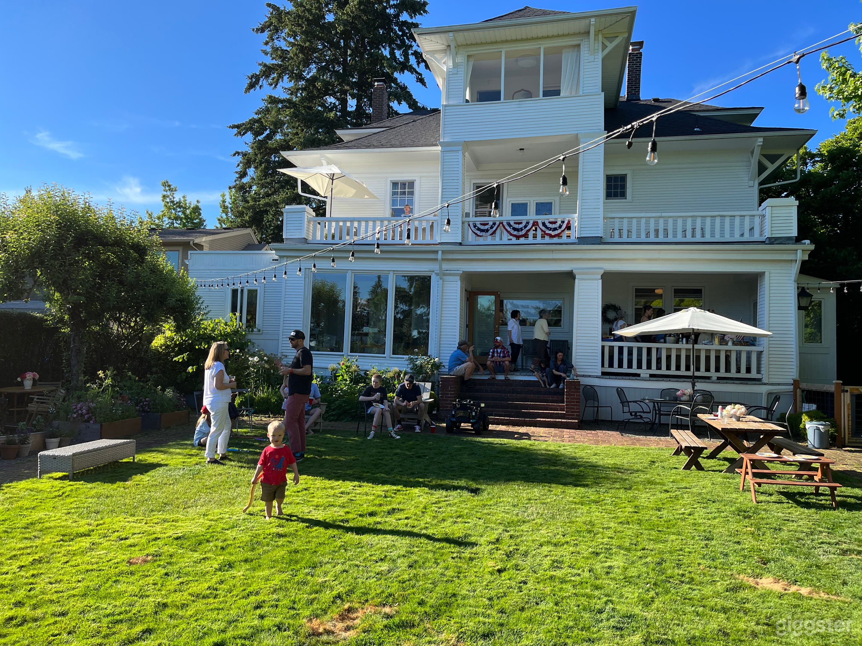 Grand 1911 Portland Home and Outdoor Event Space Photo 2