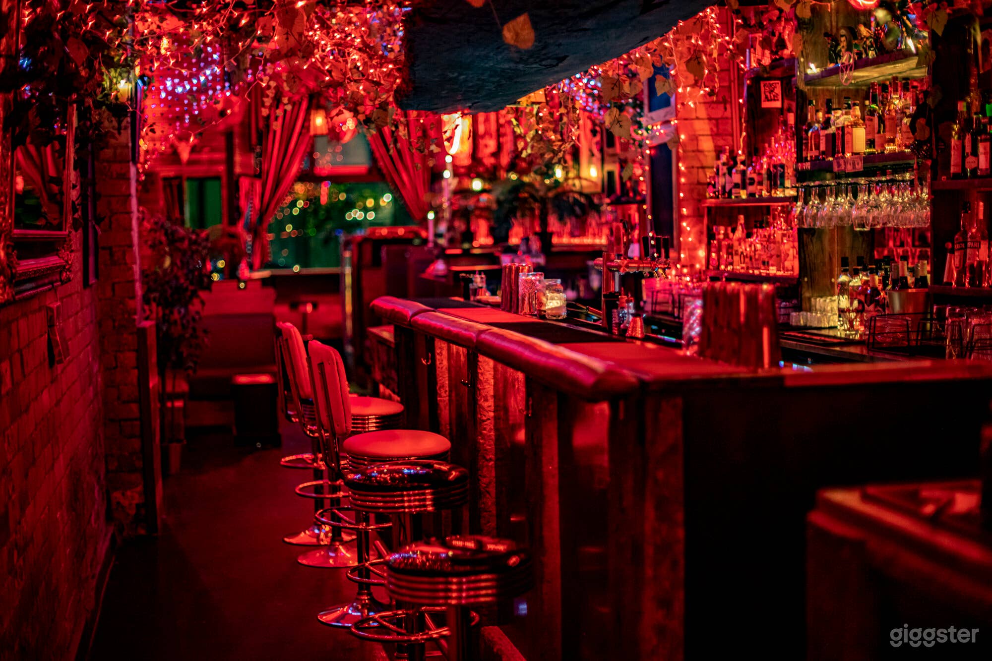 Cosy Cool Unique Vintage Music Cocktail Bar Photo 1