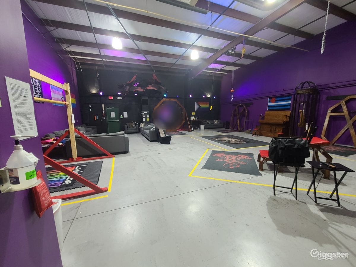 Orlando Dungeon Themed Studio Suite 5 Photo 3