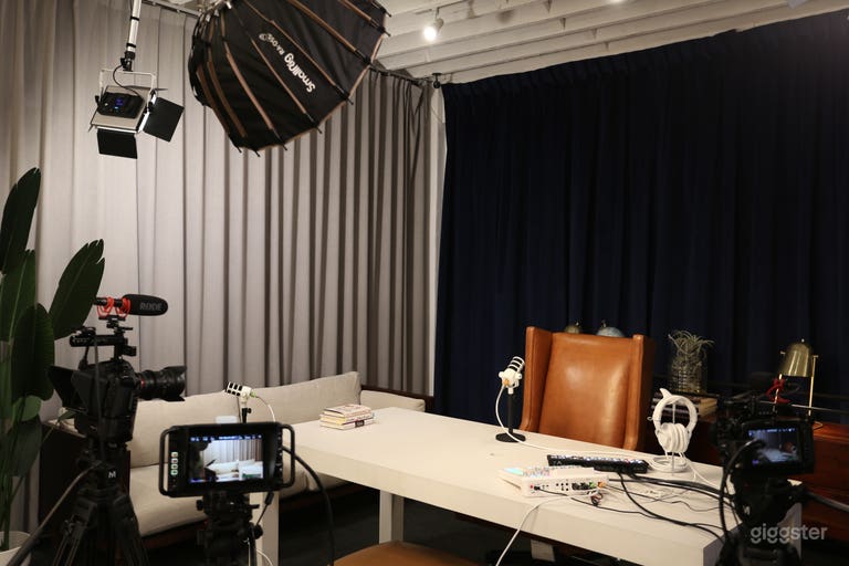  Podcast Studio w/ Leather Chairs & Exec Desk Private Office 