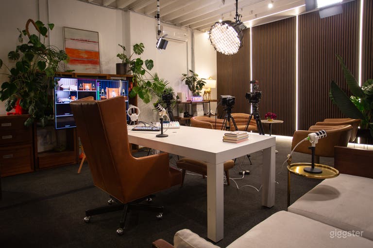 Podcast Studio w/ Leather Chairs & Exec Desk Private Office 