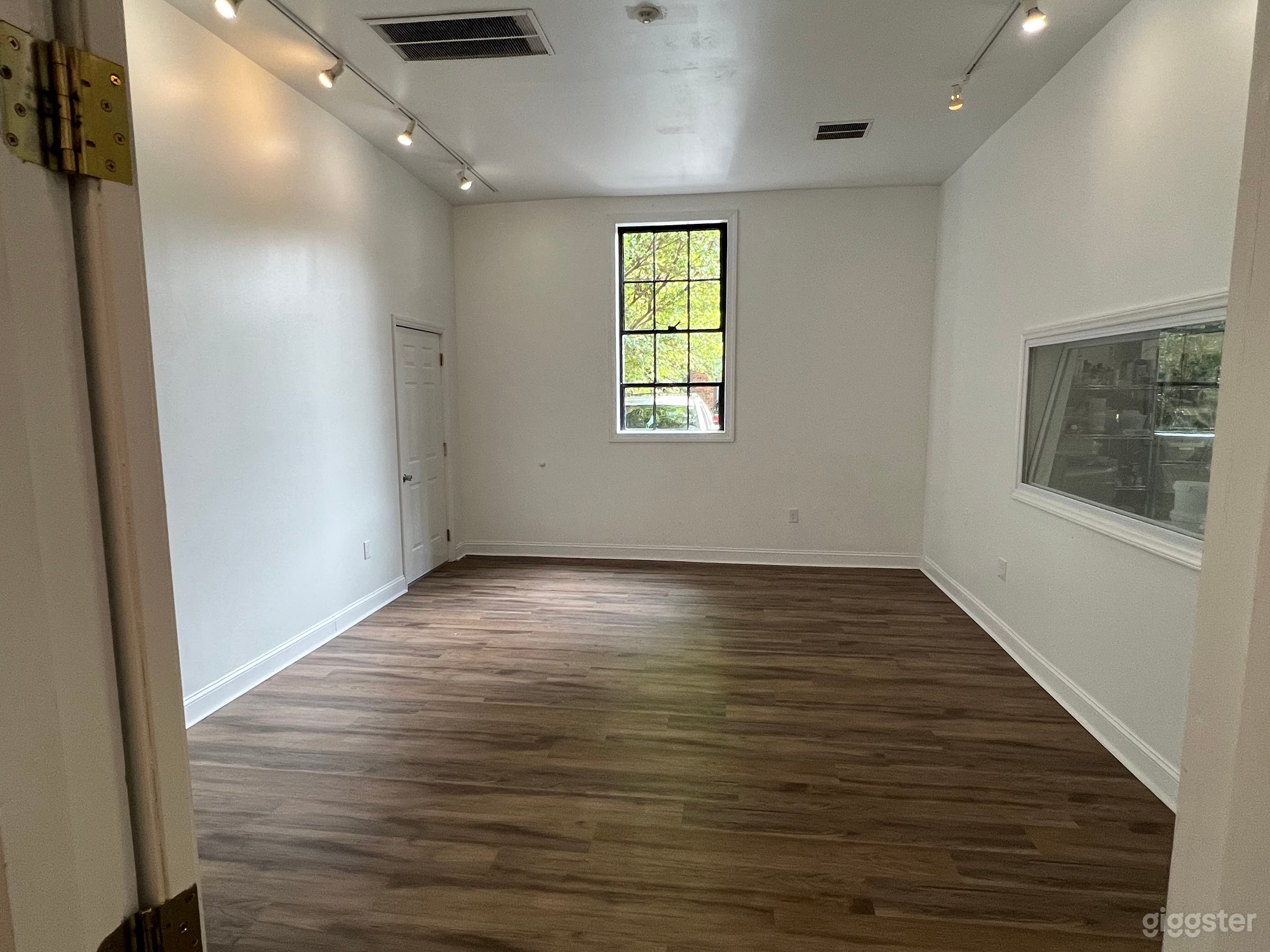 Downtown Workshop Studio Photo 2