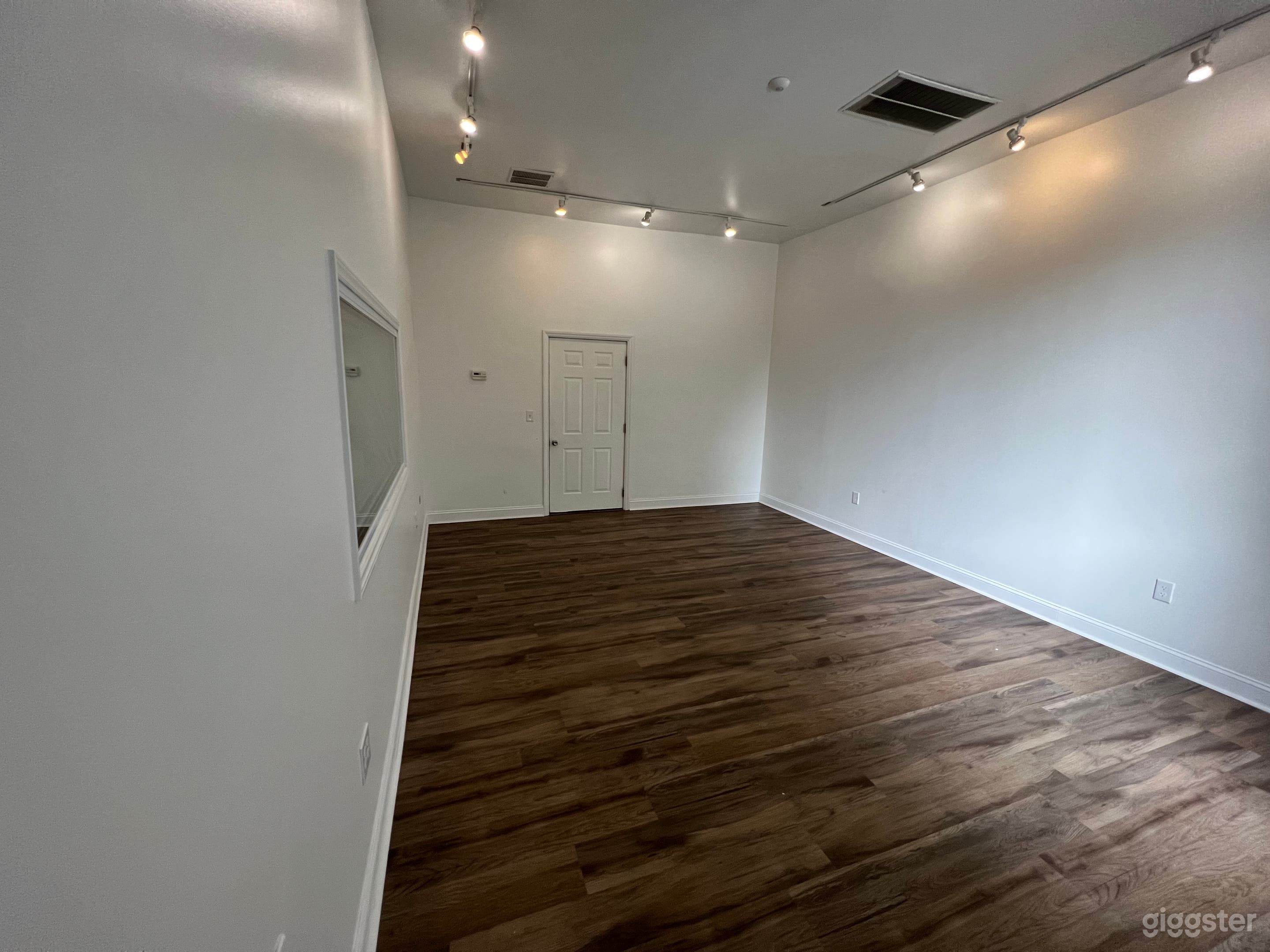 Downtown Workshop Studio Photo 3