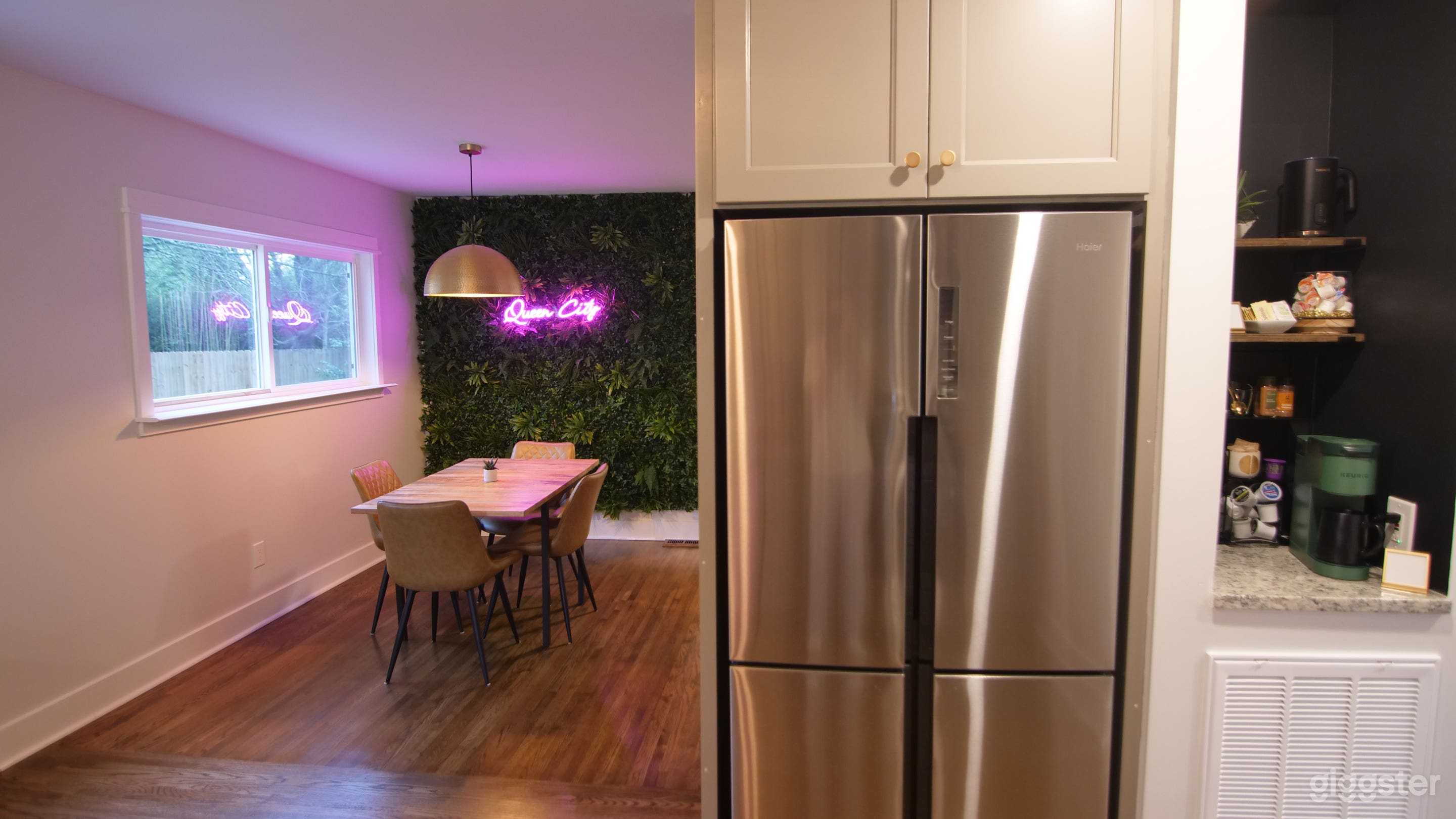 Chic Luxury Charlotte Suburban Home Photo 3