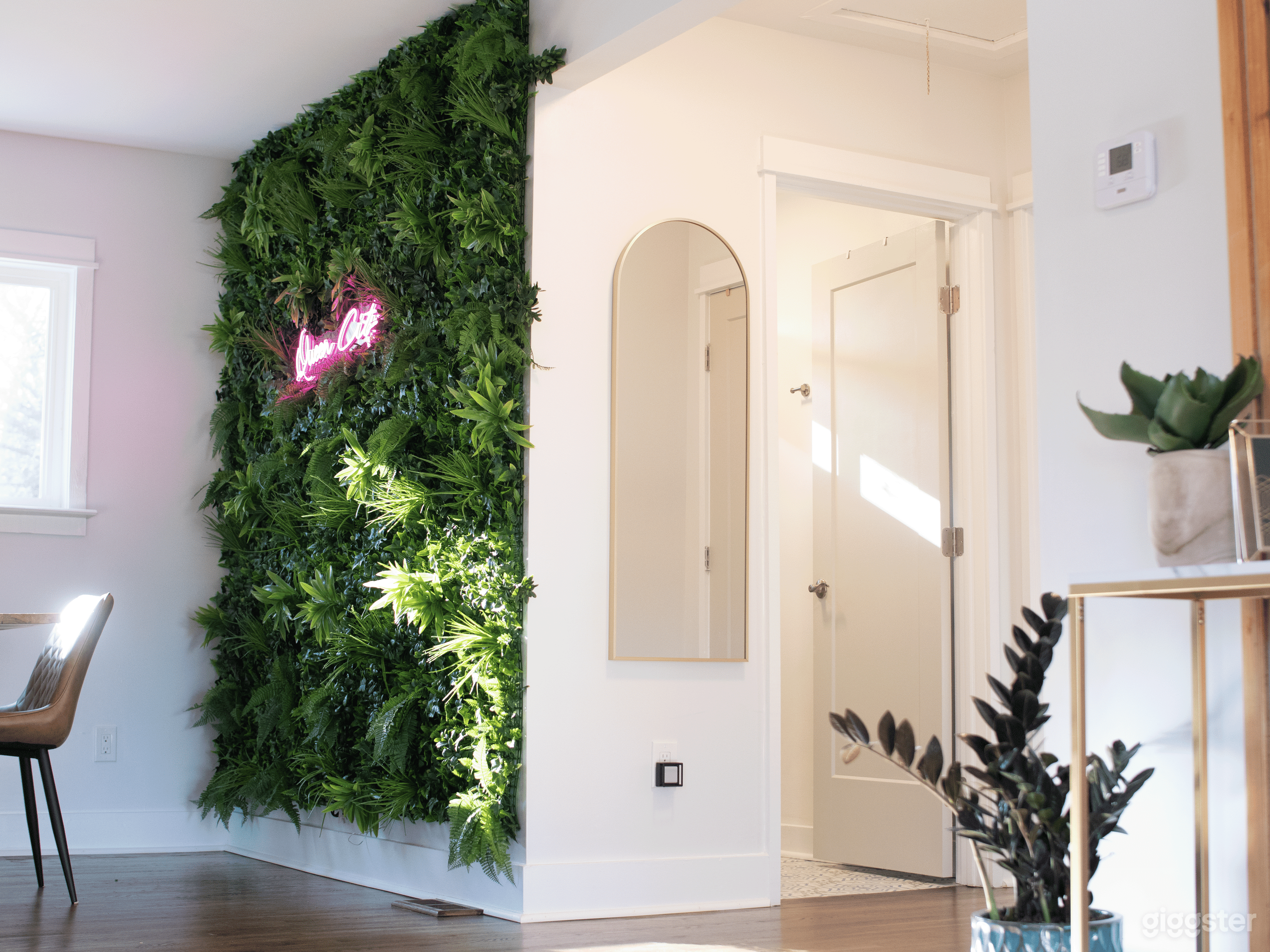 Chic Luxury Charlotte Suburban Home Photo 2