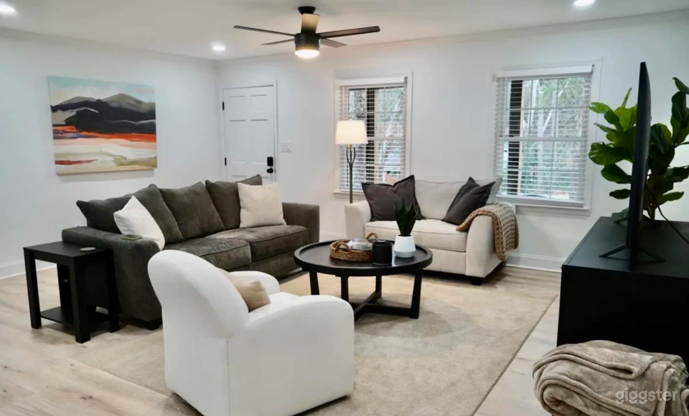 Nice cozy Home with backyard Oasis near DT Alpharetta Photo 4