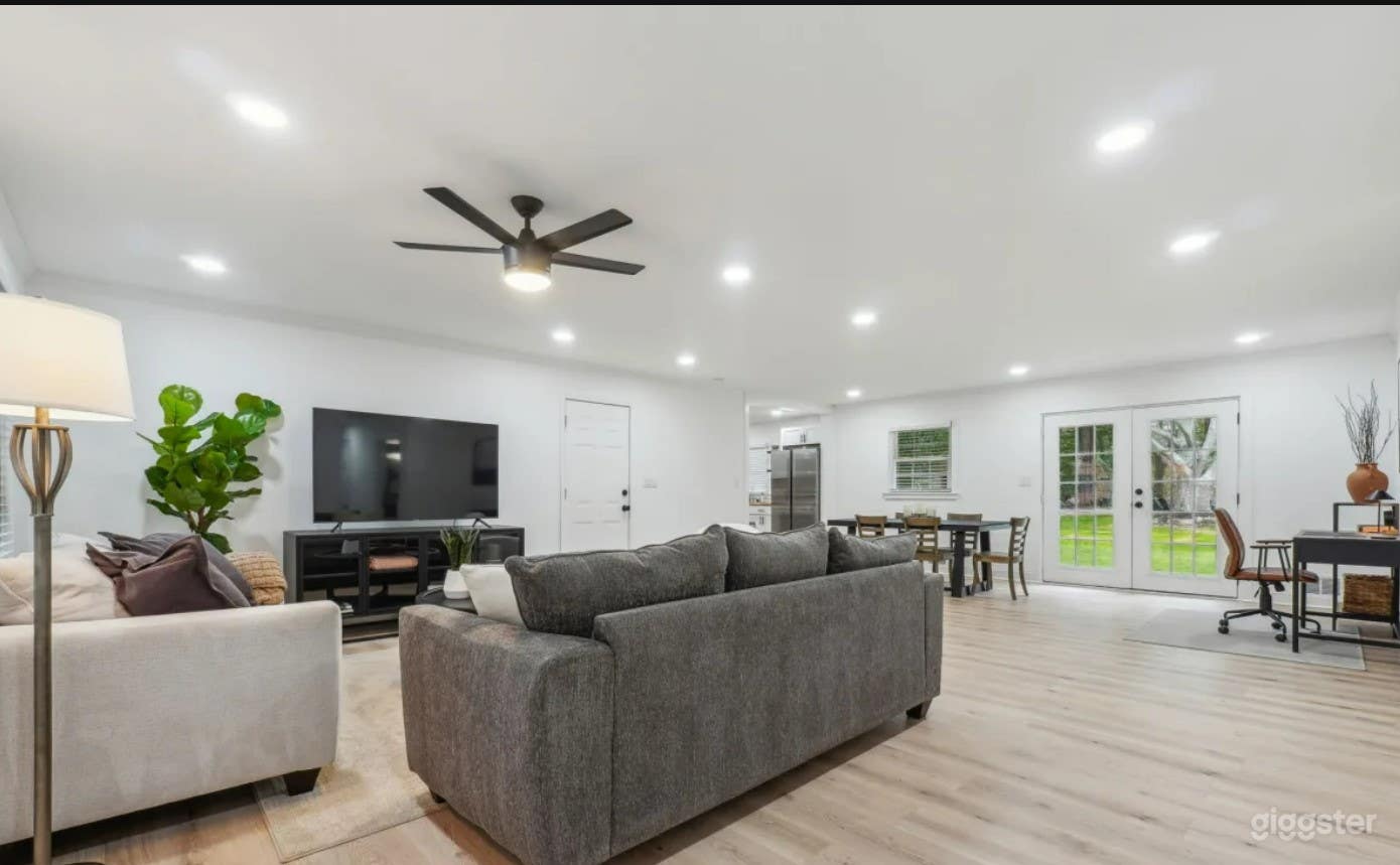 Nice cozy Home with backyard Oasis near DT Alpharetta Photo 3