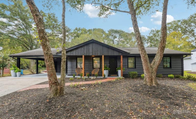  Nice cozy Home with backyard Oasis near DT Alpharetta 