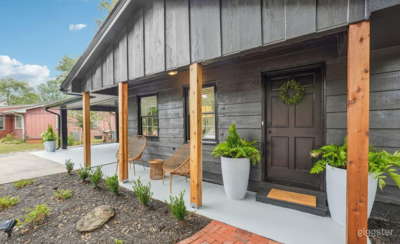 Nice cozy Home with backyard Oasis near DT Alpharetta Photo 1