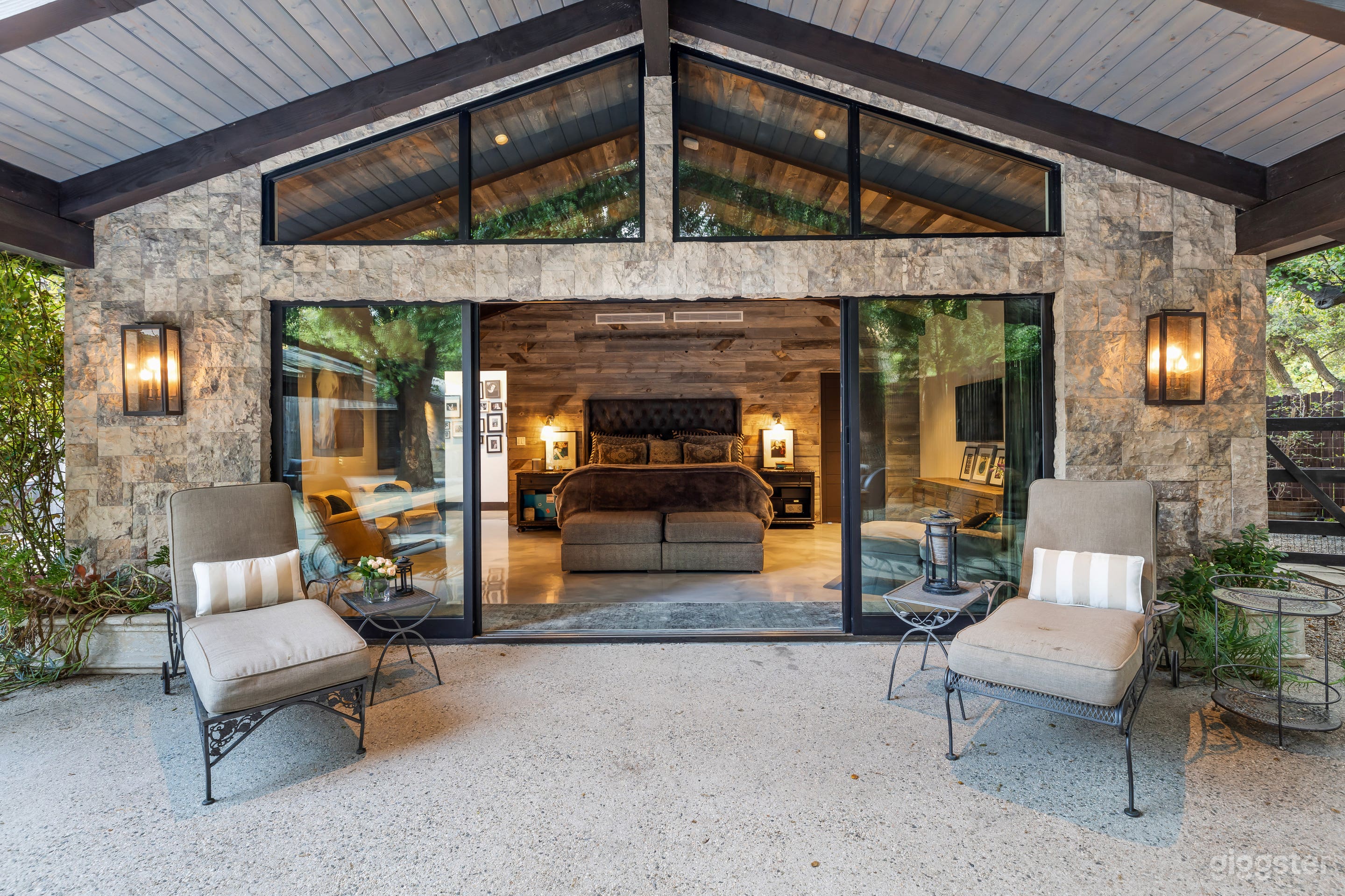 Modern farmhouse Equestrian property with pool Photo 1