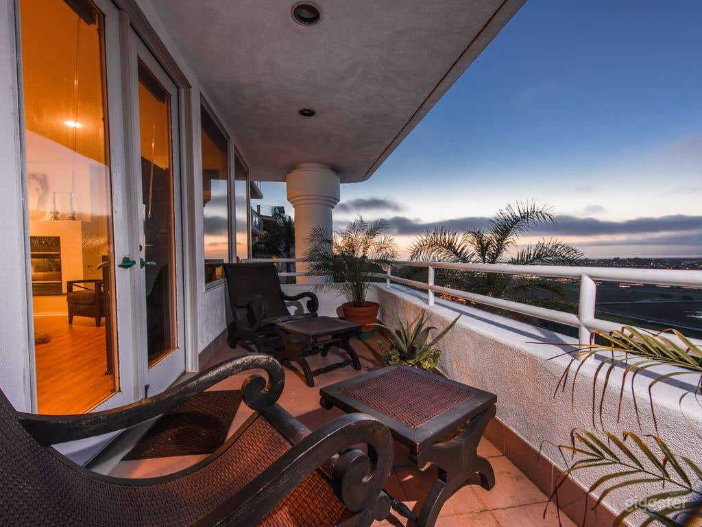 Beautiful Chateau with Sunken Living Room Photo 1