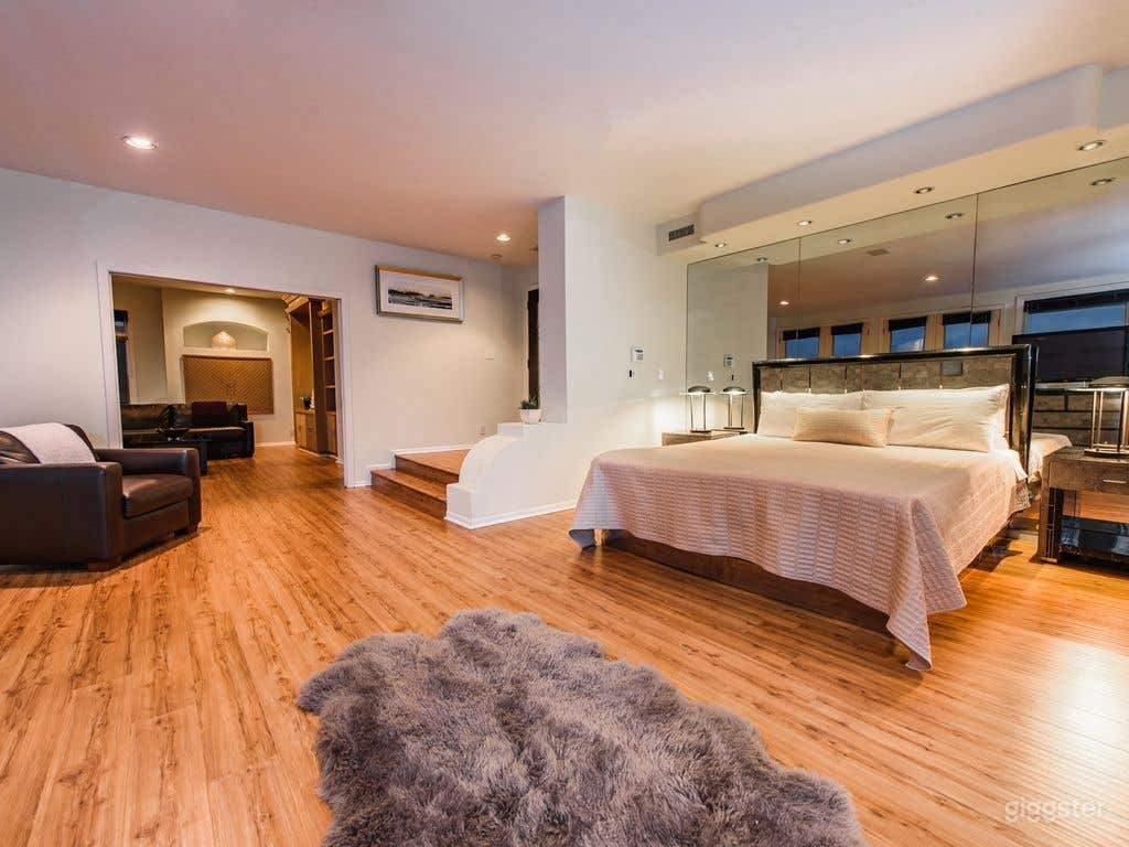 Beautiful Chateau with Sunken Living Room Photo 3