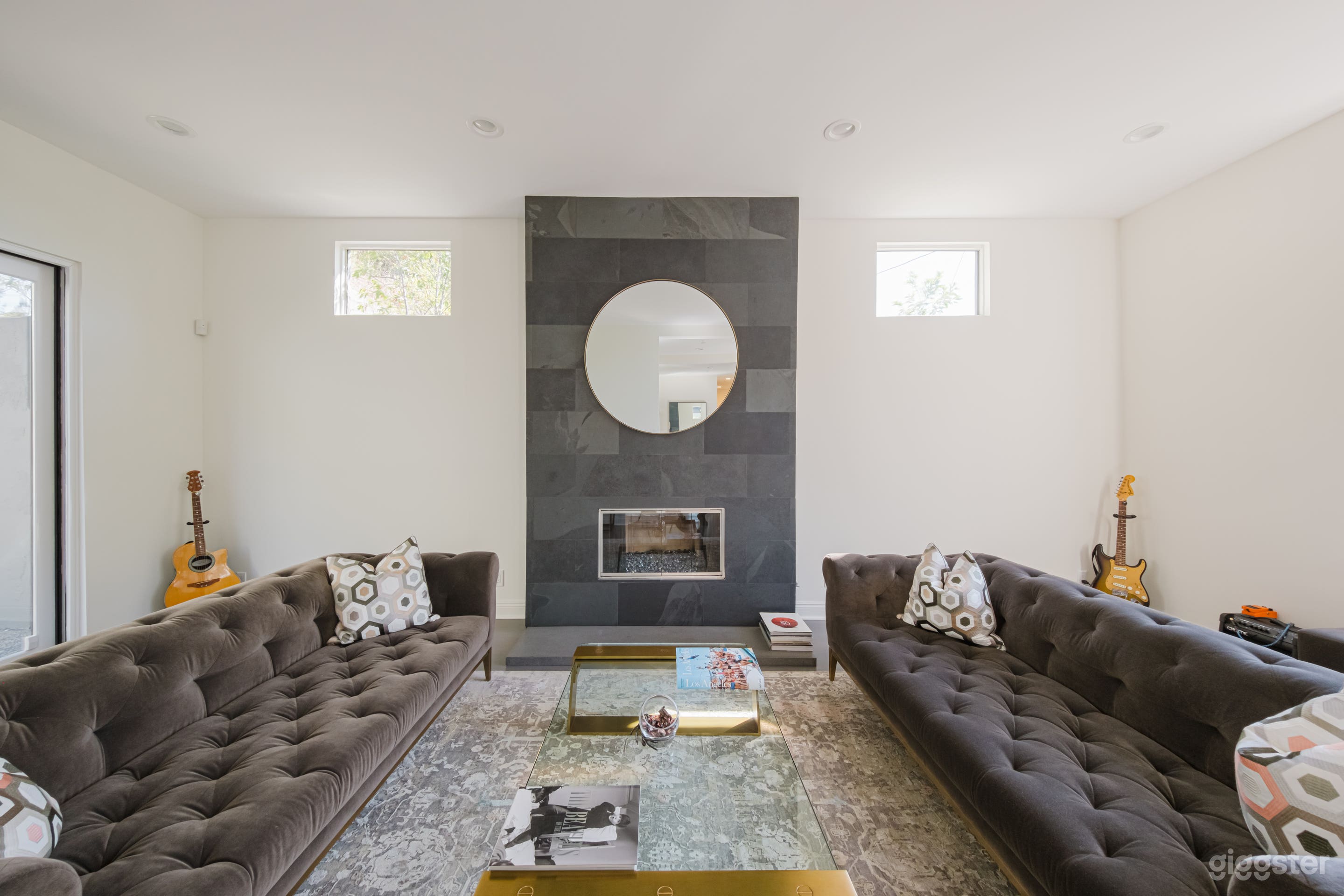 SUNSET ESCAPE: MODERN ELEGANCE ABOVE IT ALL Photo 2